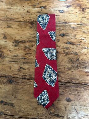 Christian Dior Men’s  Red Patterned Silk Tie with Blue Accents